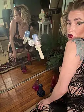 XXX2Freaks online show from May 17, 2026, 7:17 am