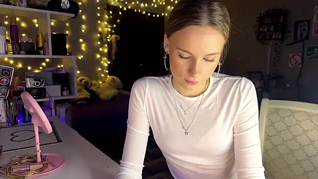 Snapshot of amily_sunray chatting on February 13, 2026, 1:51 pm amily sunray online show from February 13, 2026, 1:51 pm