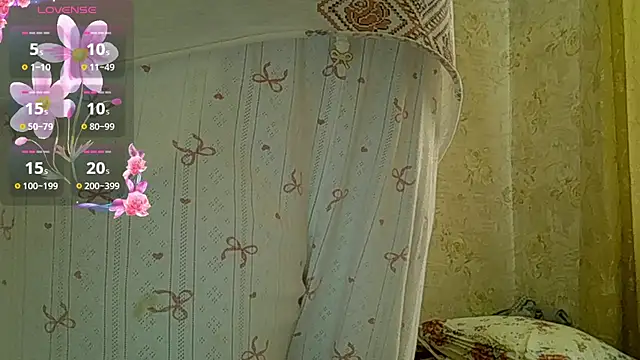 CurvyWild Lady30 online show from April 5, 2026, 8:33 am