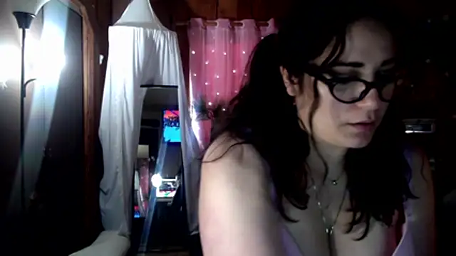 VelvetBrunetteXo online show from February 20, 2026, 8:20 pm