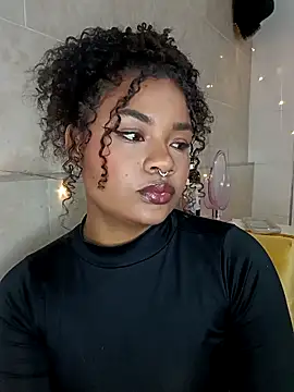 BrianaSweetxxx online show from April 17, 2026, 3:53 am