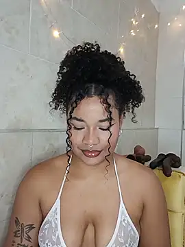 BrianaSweetxxx online show from May 26, 2026, 3:35 am