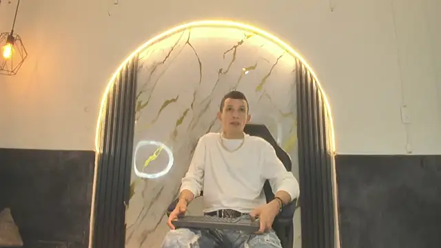 Isaak 26 online show from February 15, 2026, 12:25 pm