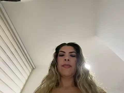 Snapshot of Encantadora_Eva chatting on February 28, 2026, 1:39 am Encantadora Eva online show from February 28, 2026, 1:39 am