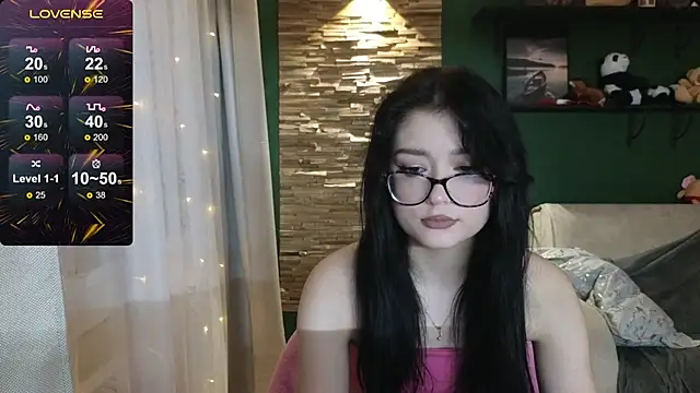 Snapshot of Whitney11_1131 chatting on February 20, 2026, 2:17 pm Whitney11 1131 online show from February 20, 2026, 2:17 pm