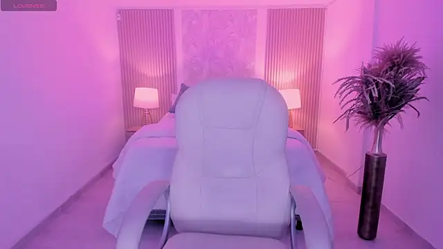 karol priston online show from April 16, 2026, 3:07 am