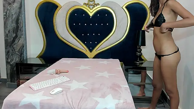 LinaSalazar online show from February 16, 2026, 7:21 pm