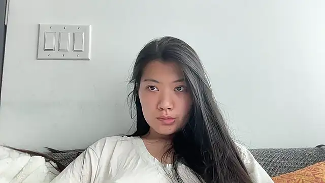 Joycelovely online show from May 13, 2026, 6:05 pm