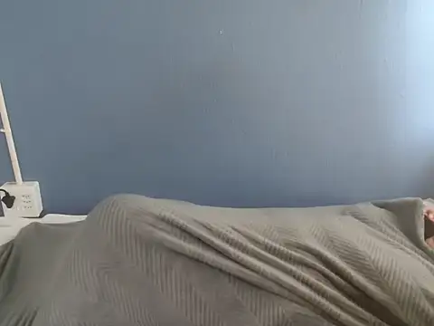 Snapshot of Sweet-Bella17 chatting on February 13, 2026, 7:26 am Sweet-Bella17 online show from February 13, 2026, 7:26 am