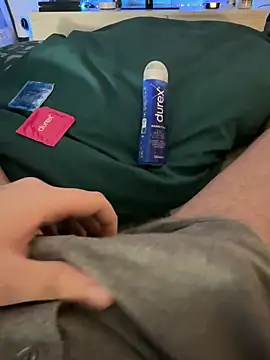 Snapshot of Thomascrtz chatting on February 13, 2026, 11:45 pm Thomascrtz online show from February 13, 2026, 11:45 pm