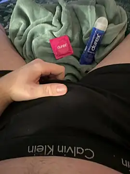 Snapshot of Thomascrtz chatting on February 17, 2026, 9:10 pm Thomascrtz online show from February 17, 2026, 9:10 pm