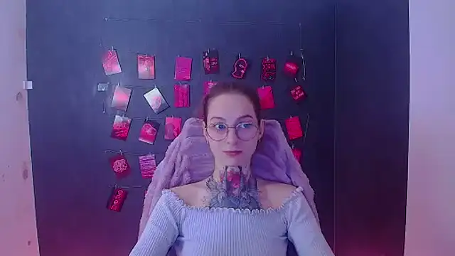 Esmi Winter online show from March 9, 2026, 6:28 am