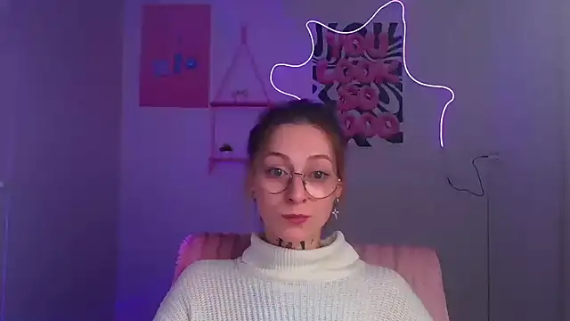 Esmi Winter online show from March 18, 2026, 6:27 am