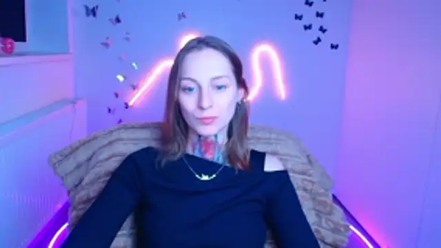 Esmi Winter online show from April 1, 2026, 1:52 pm