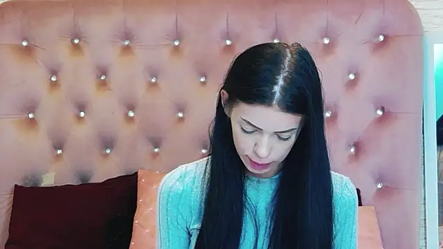 Snapshot of PeachyElla26 chatting on February 13, 2026, 5:58 am PeachyElla26 online show from February 13, 2026, 5:58 am