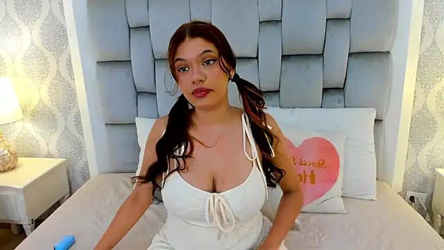 keiira foxxx online show from April 14, 2026, 11:27 am