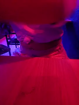 giloirinha5 online show from April 4, 2026, 1:48 am