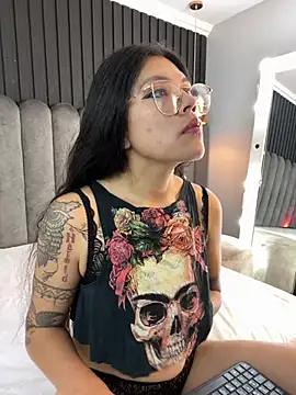 Lanadelrey 1 online show from March 4, 2026, 12:11 pm