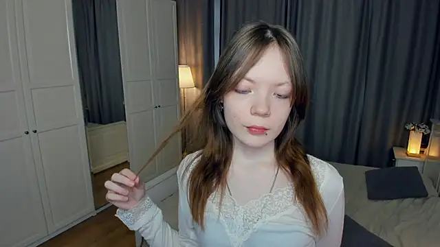 Snapshot of LavenderMitten chatting on February 21, 2026, 5:19 am LavenderMitten online show from February 21, 2026, 5:19 am