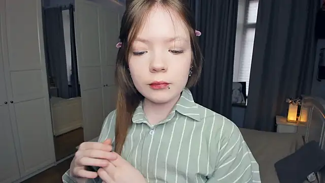 LavenderMitten online show from March 6, 2026, 5:26 am