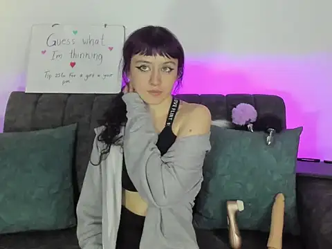 velmoon online show from February 12, 2026, 6:03 pm