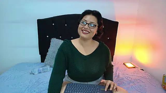 Angelic 17 online show from February 22, 2026, 12:45 am