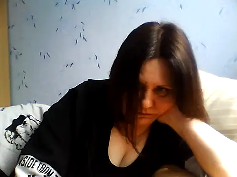 LockyCharm111 online show from April 8, 2026, 10:26 am