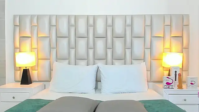 paola katy dicks online show from October 31, 2025, 7:59 pm