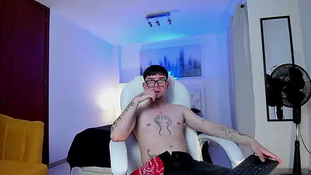 Snapshot of KaiStein chatting on February 13, 2026, 7:54 pm KaiStein online show from February 13, 2026, 7:54 pm