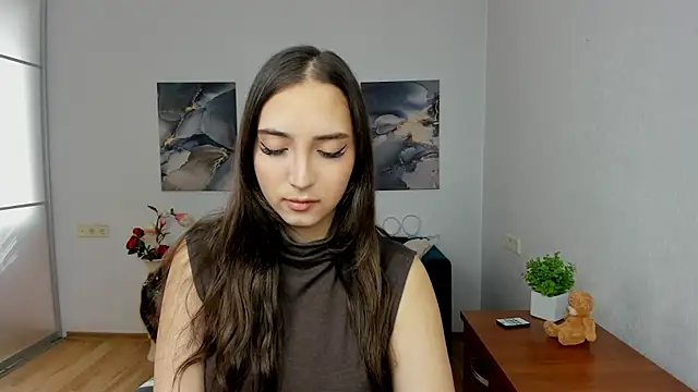 Effy Royse online show from March 27, 2026, 7:03 am