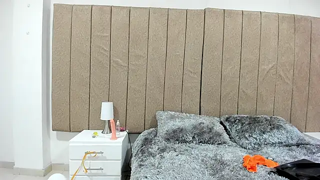 valery slim18 online show from February 16, 2026, 12:01 pm