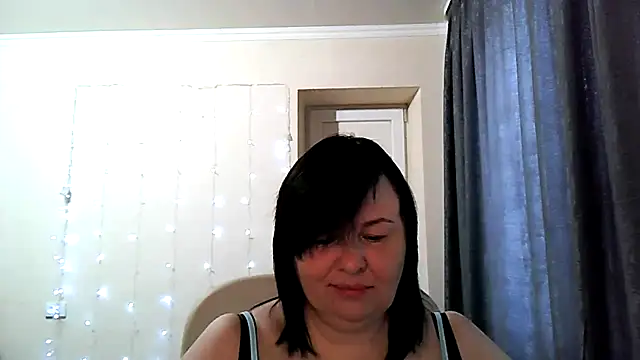 Snapshot of EmilliXXX chatting on February 23, 2026, 8:01 am EmilliXXX online show from February 23, 2026, 8:01 am