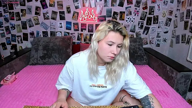 x Ulya1cutex online show from June 1, 2026, 7:04 pm