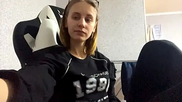 Snapshot of Sweety_Burger chatting on February 18, 2026, 4:14 pm Sweety Burger online show from February 18, 2026, 4:14 pm