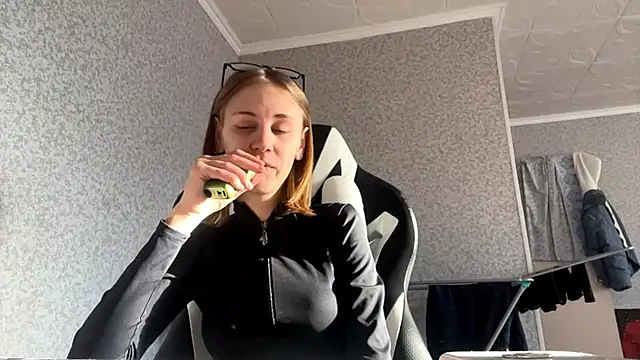 Snapshot of Sweety_Burger chatting on February 22, 2026, 12:15 pm Sweety Burger online show from February 22, 2026, 12:15 pm