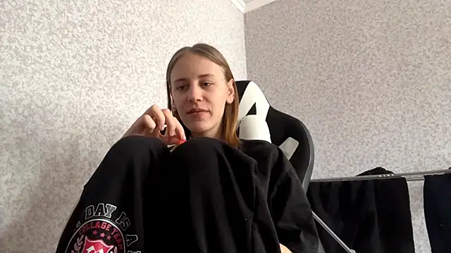 Snapshot of Sweety_Burger chatting on February 25, 2026, 12:04 pm Sweety Burger online show from February 25, 2026, 12:04 pm