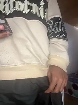 mondacuo3000 online show from April 22, 2026, 6:31 pm