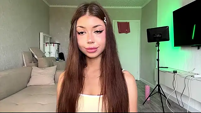 Snapshot of You_Club_Winx chatting on July 4, 2026, 8:20 am You Club Winx online show from July 4, 2026, 8:20 am
