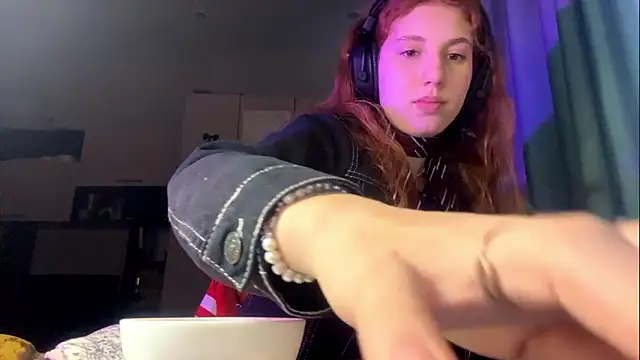 Snapshot of AliceCarrol chatting on February 26, 2026, 2:27 pm AliceCarrol online show from February 26, 2026, 2:27 pm