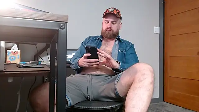 Snapshot of themountainbearmx chatting on March 4, 2026, 6:41 am themountainbearmx online show from March 4, 2026, 6:41 am