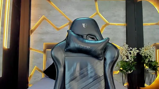 Snapshot of SinLickerr chatting on February 25, 2026, 7:34 pm SinLickerr online show from February 25, 2026, 7:34 pm