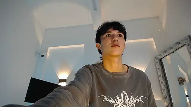 jullian ricci online show from April 7, 2026, 8:20 pm