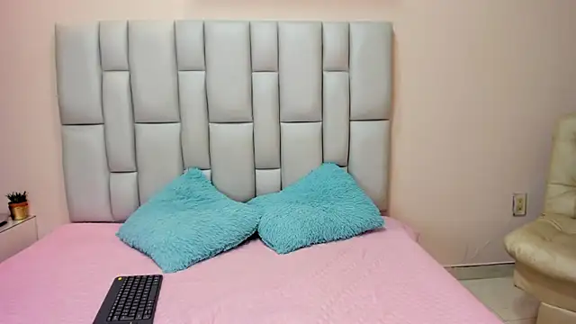 sugar doll1 online show from February 20, 2026, 10:54 pm