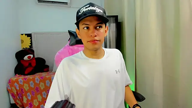 Top and bottom online show from April 2, 2026, 6:49 pm