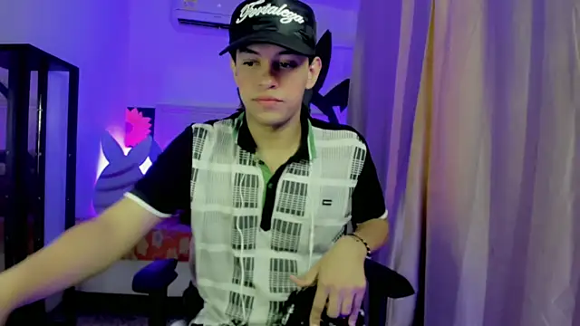 Top and bottom online show from April 12, 2026, 8:25 pm