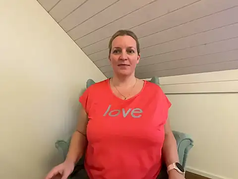 Snapshot of Busenwunder1280 chatting on March 2, 2026, 7:26 am Busenwunder1280 online show from March 2, 2026, 7:26 am