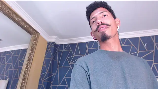 NoaahTylor online show from February 18, 2026, 8:05 pm