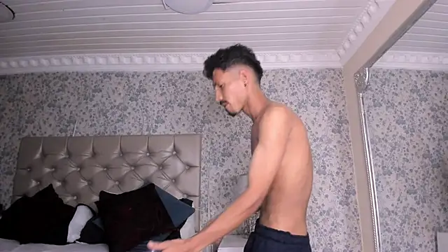 NoaahTylor online show from April 5, 2026, 12:30 am