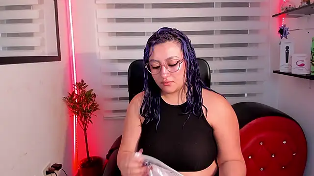 Emily Jonesh online show from June 1, 2026, 1:02 pm