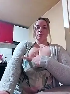 Snapshot of HotStepmommy4 chatting on February 20, 2026, 5:24 pm HotStepmommy4 online show from February 20, 2026, 5:24 pm